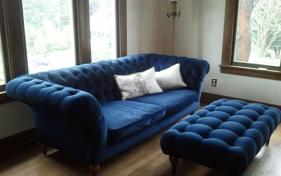 Синий диван