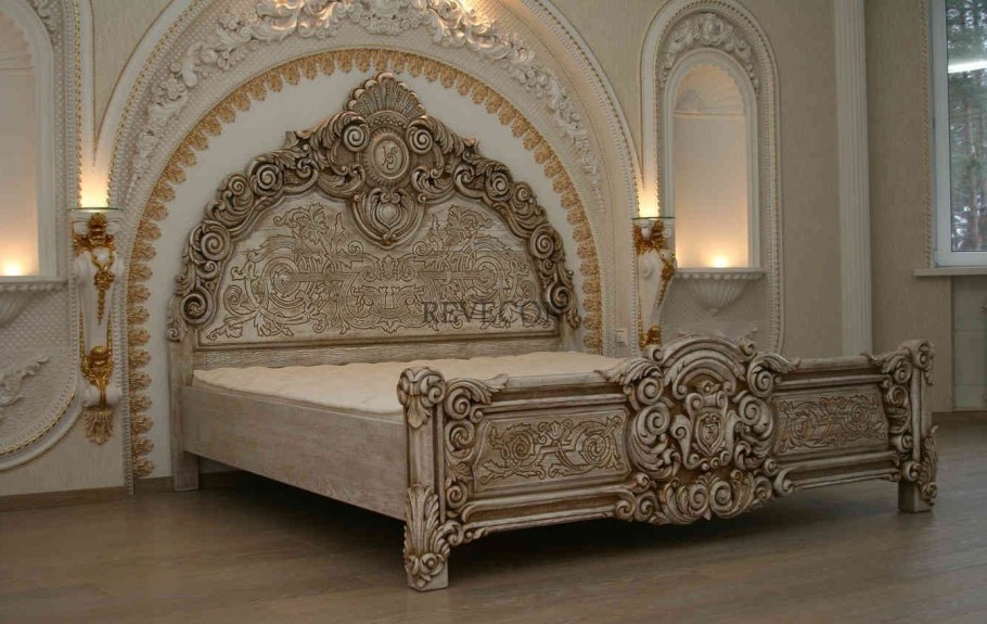 Резные деревянные кровати