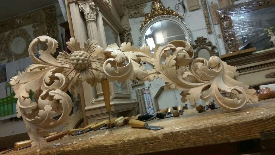 Деревянная резная мебель