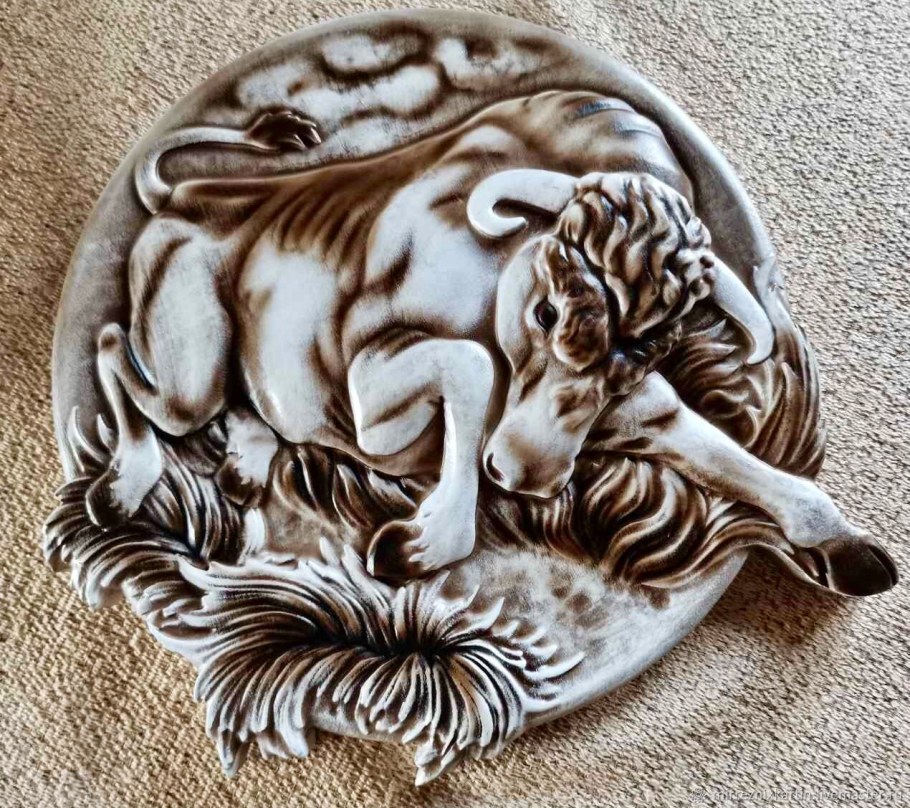 Патинирование барельефа