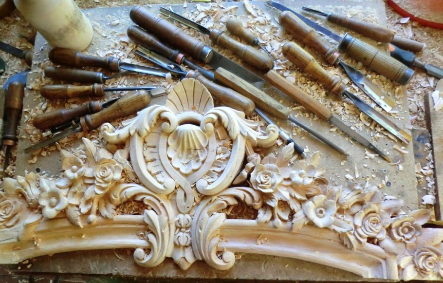 Резная столешница из дерева