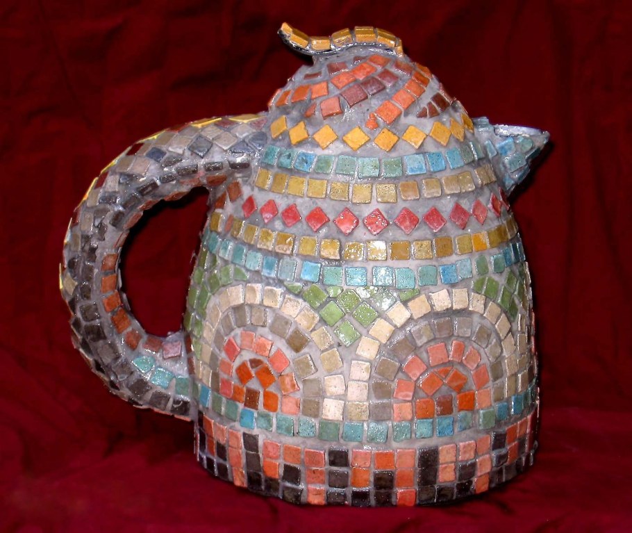 Декор из старого чайника