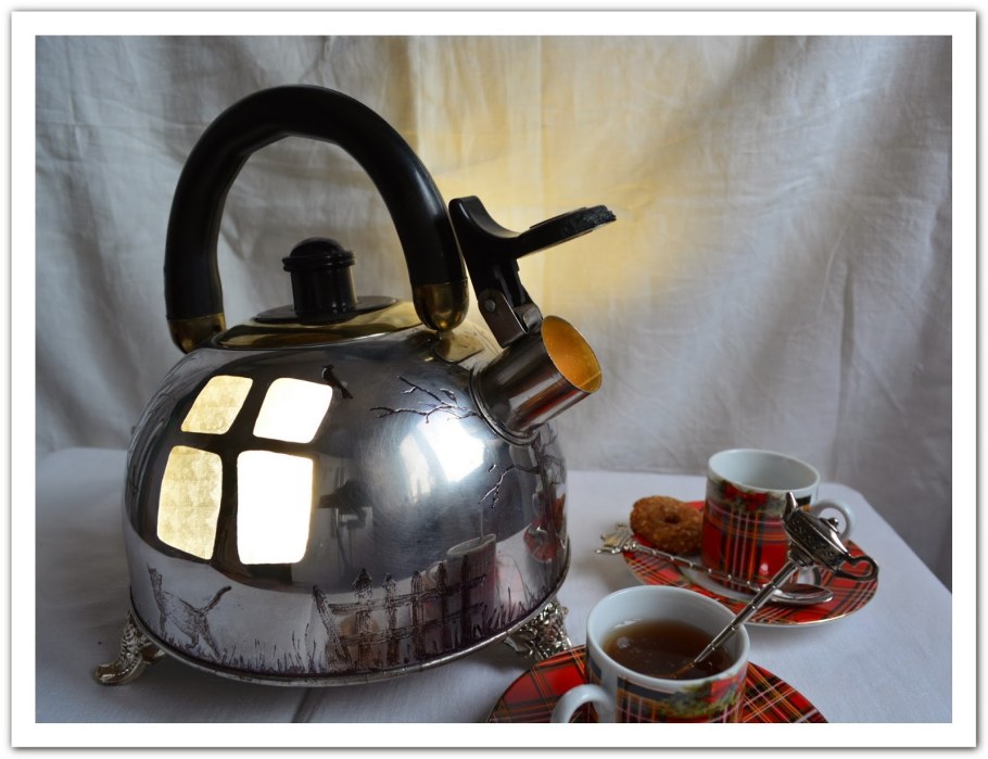 Декор старого чайника