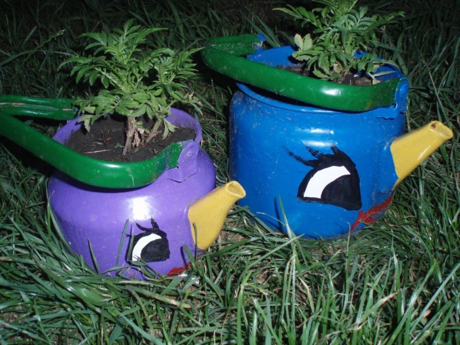 Кашпо из старого чайника