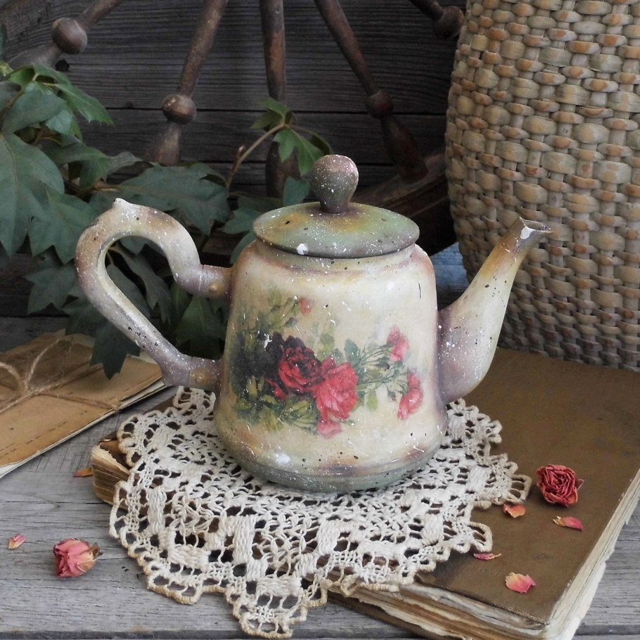 Декупаж старых чайников
