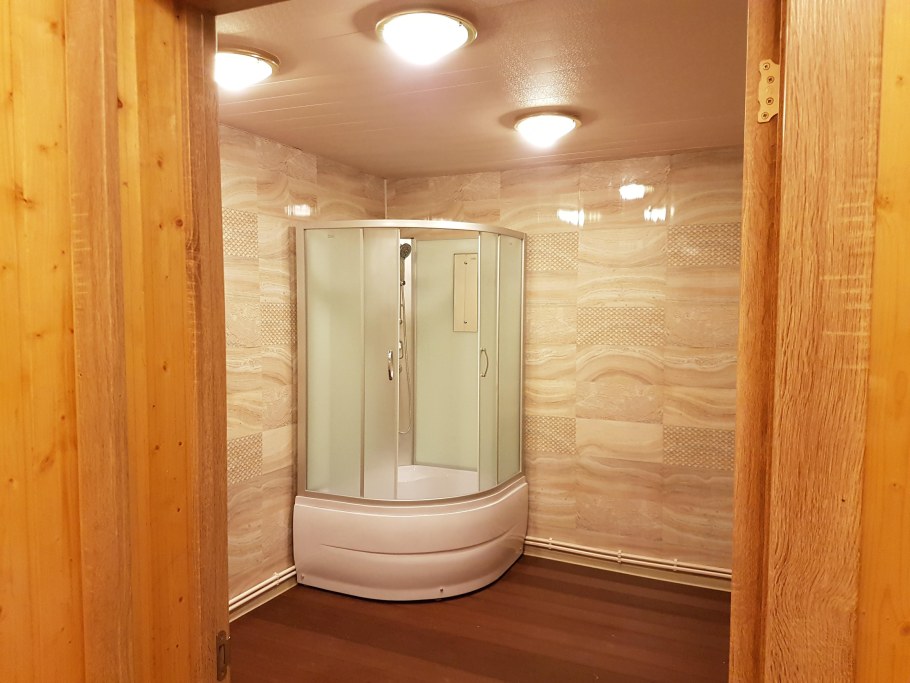 Маленькая ванная комната на даче