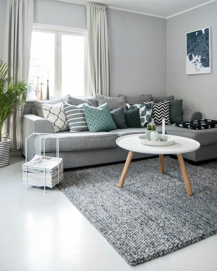 Полочки над диваном