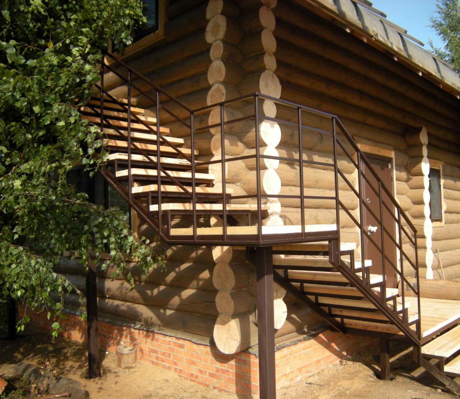 Внешняя лестница на мансарду