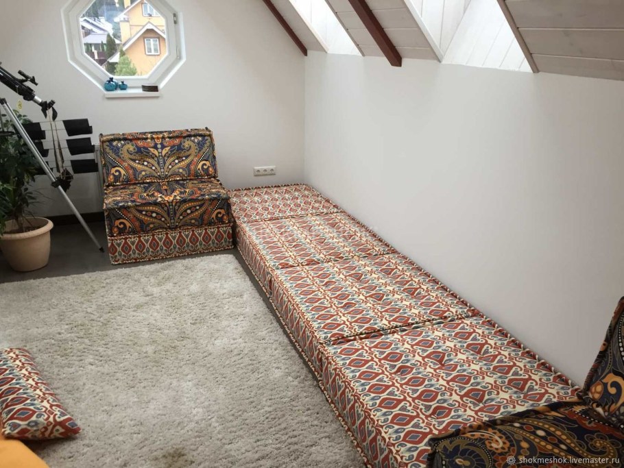 Диван в Восточном стиле