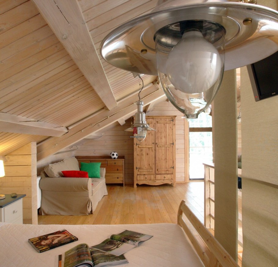 Светильники в деревянной мансарде