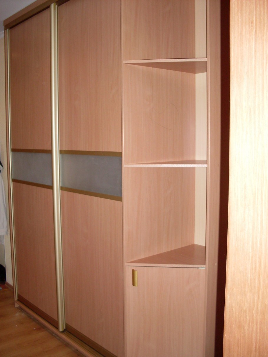 Шкаф в спальне на мансарде