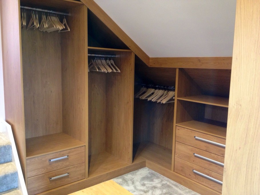Диагональный шкаф купе в прихожую