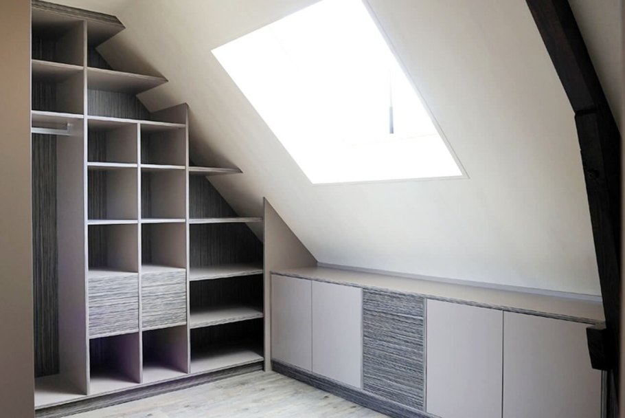 Стеллаж на мансарде