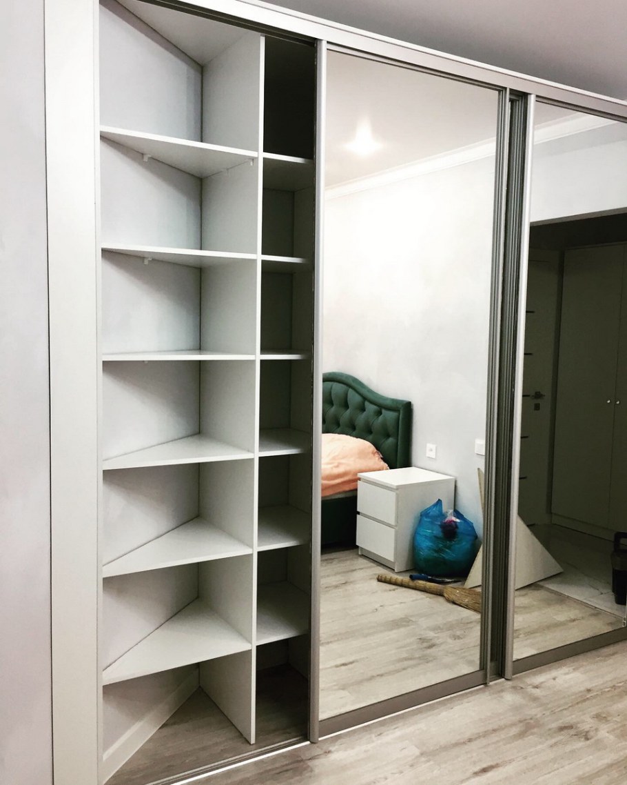 Встроенный шкаф на чердаке