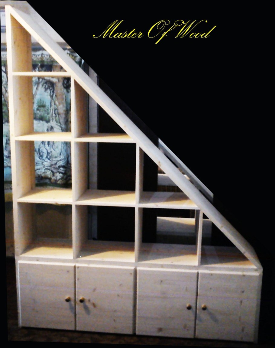 Шкаф под скошенной крышей