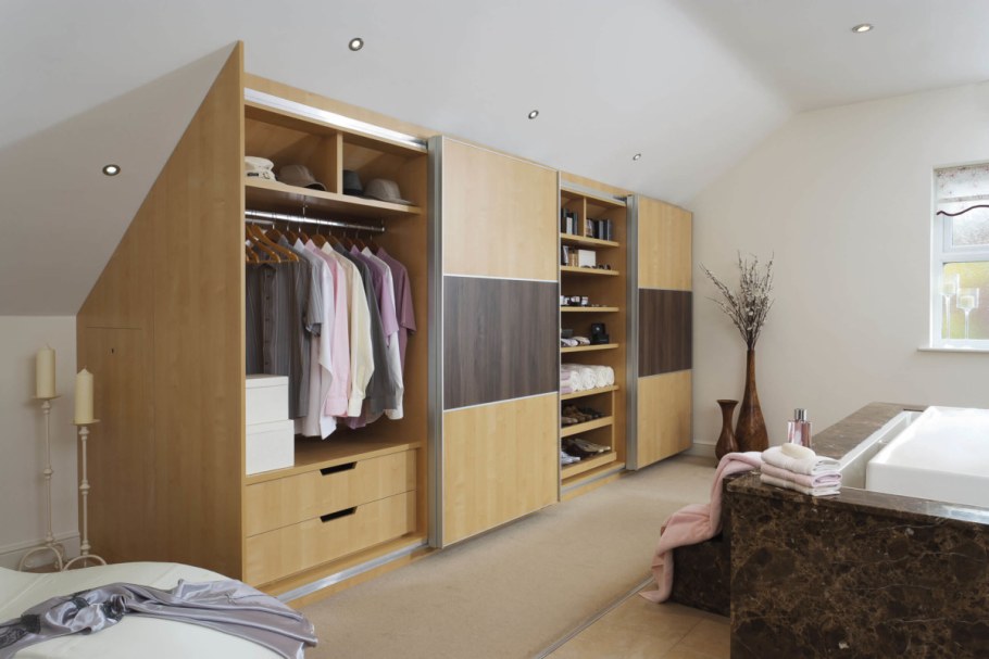 Шкаф на мансарде