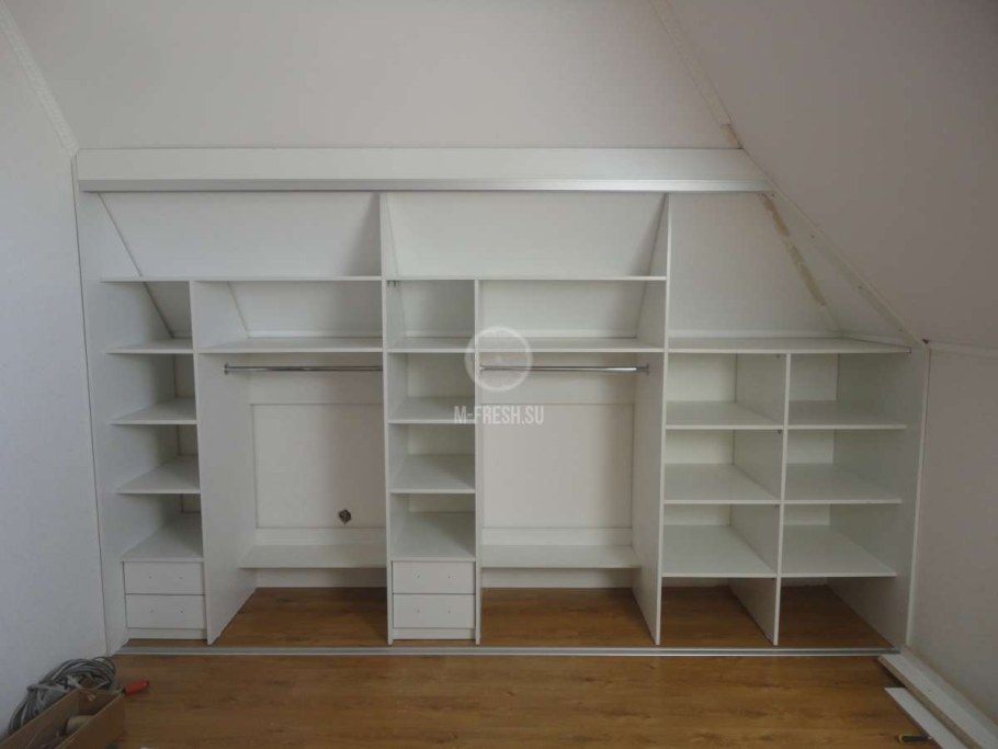 Шкаф на мансарде