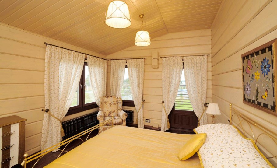 Занавески в деревенском доме