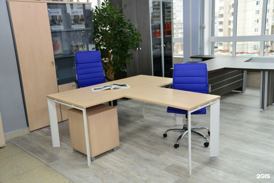 Зеленая офисная мебель.