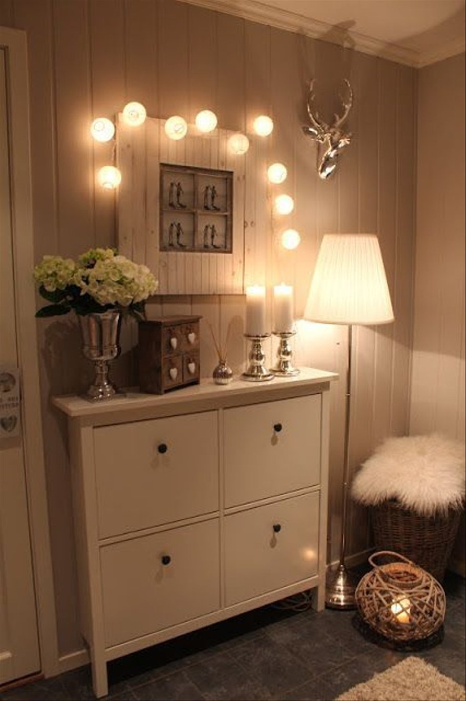 Комод в коридоре декор