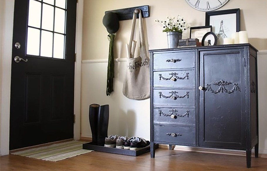 Прихожая в стиле ретро