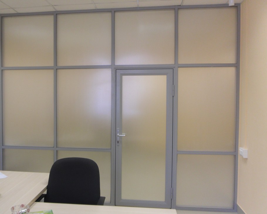 Перегородка с матовым стеклом