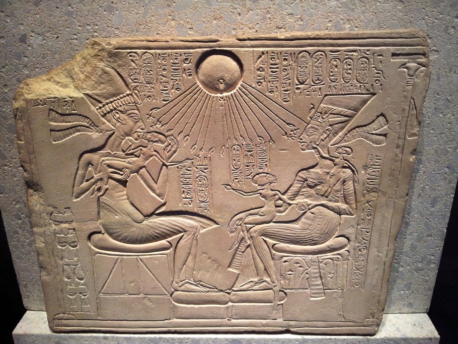 Контррельеф Нефертити