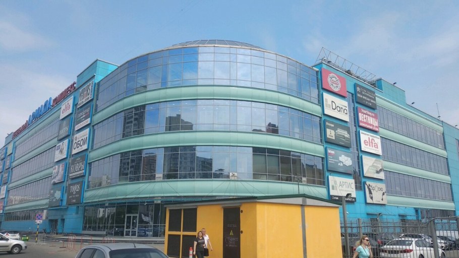 Ул. Кировоградская, 13, ТЦ "Каренфор".