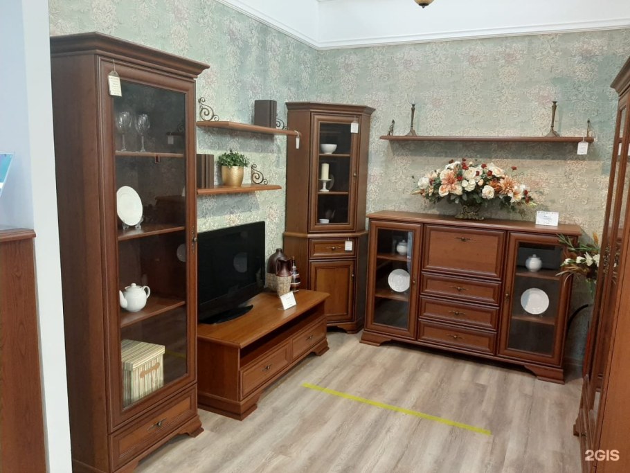 Столичный мебельный