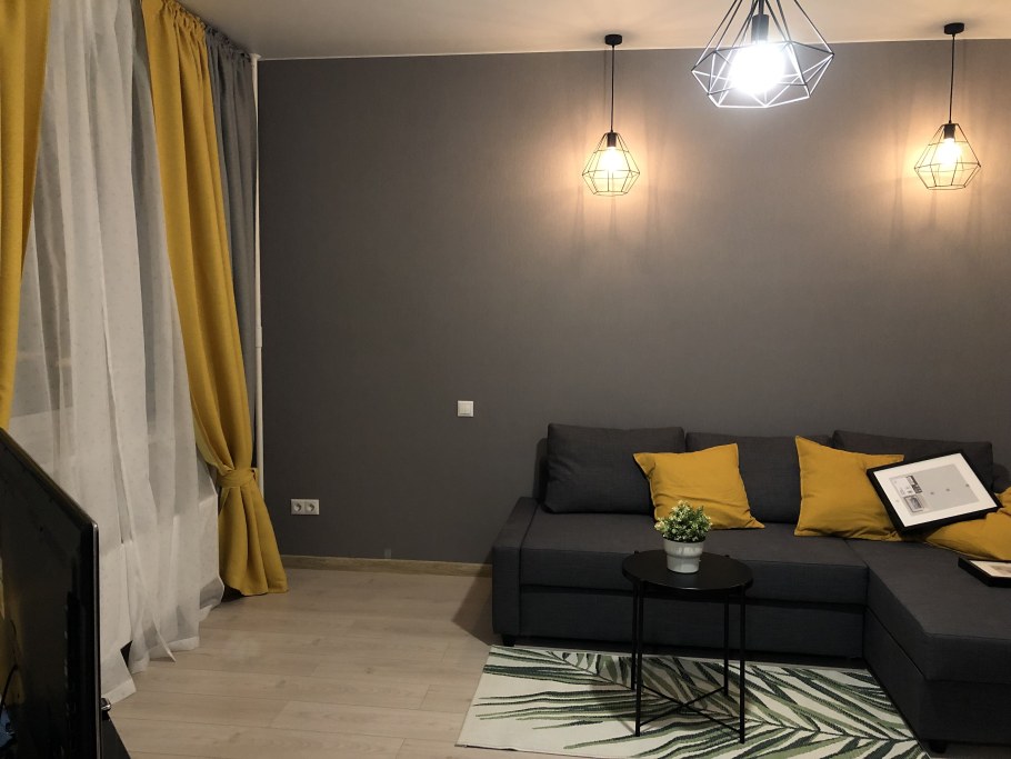 Желтый диван в интерьере