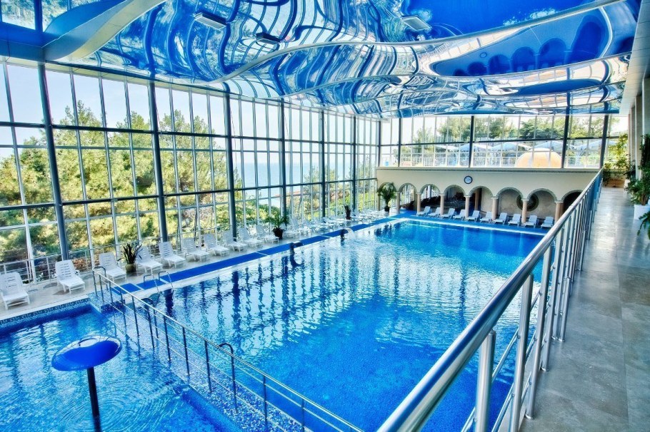 Бассейн в санатории ай-Даниль