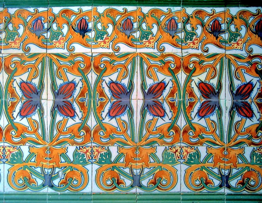 Готический период средневековья орнаментально богат и символичен.