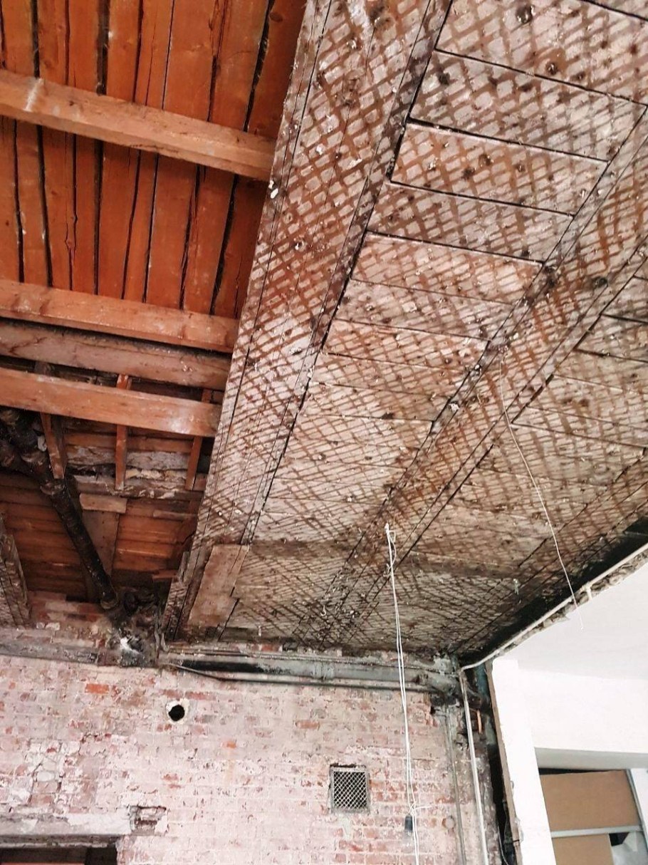 Потолок в Старом деревянном доме