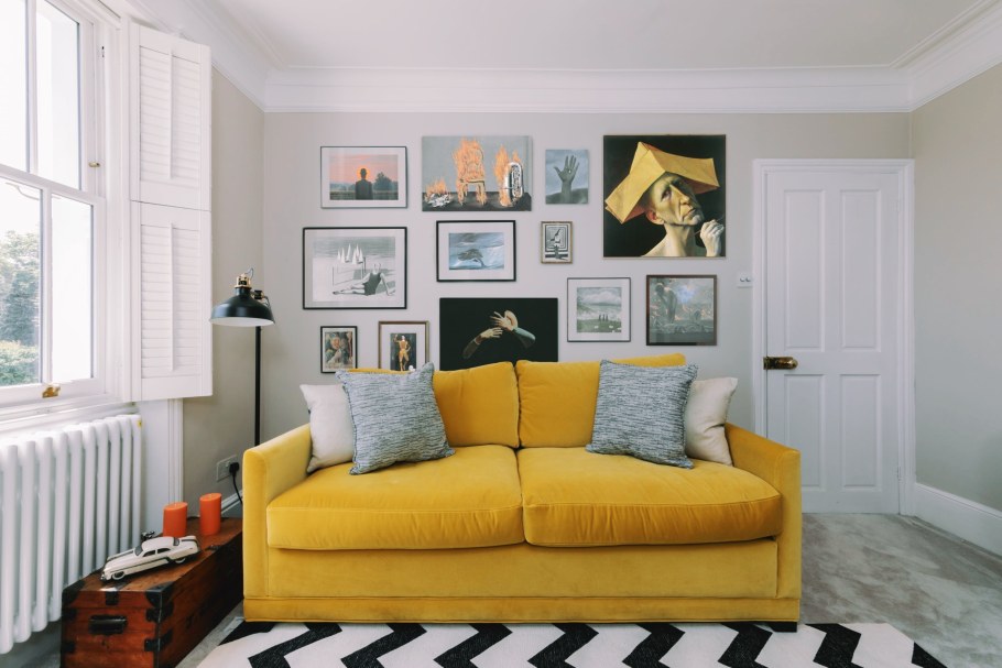 Желтый диван икеа в интерьере