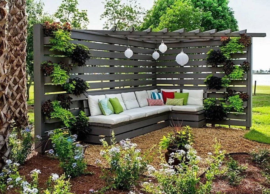 Приусадебный участок своими руками клумбы украшения