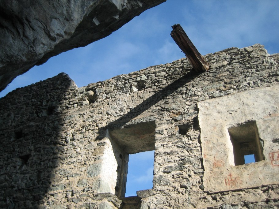 Стены замка с зубцами