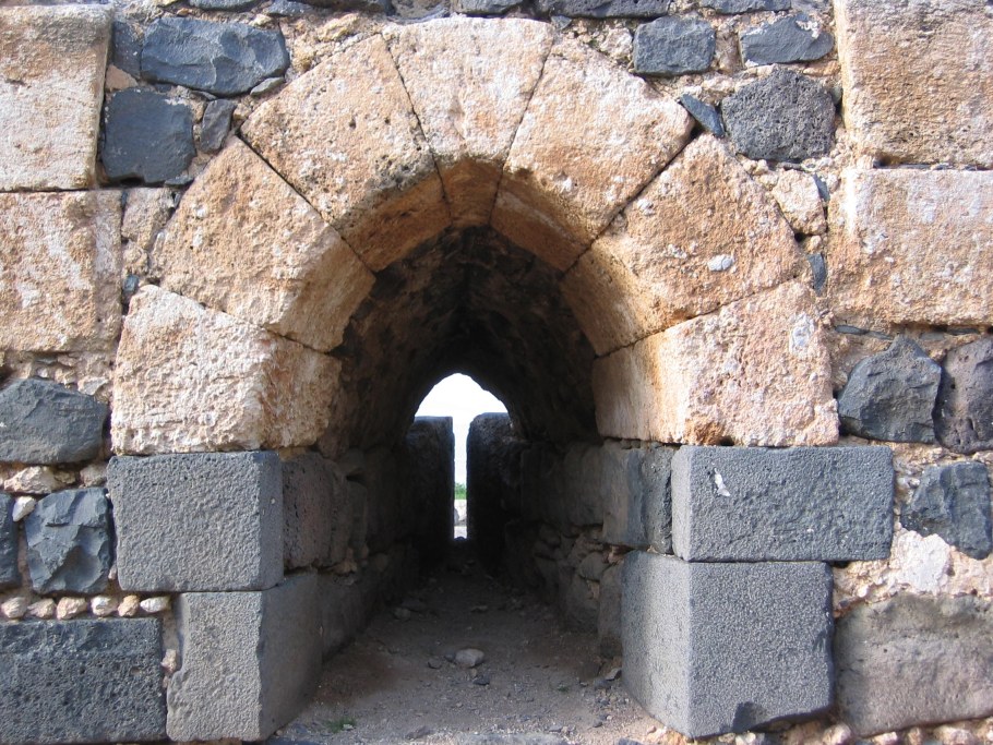 Устройство средневековой бойницы