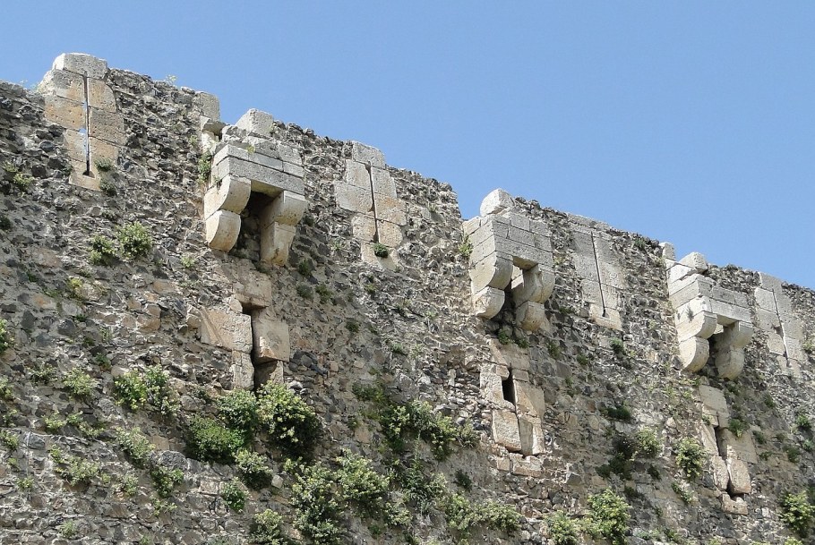 Бойницы машикули