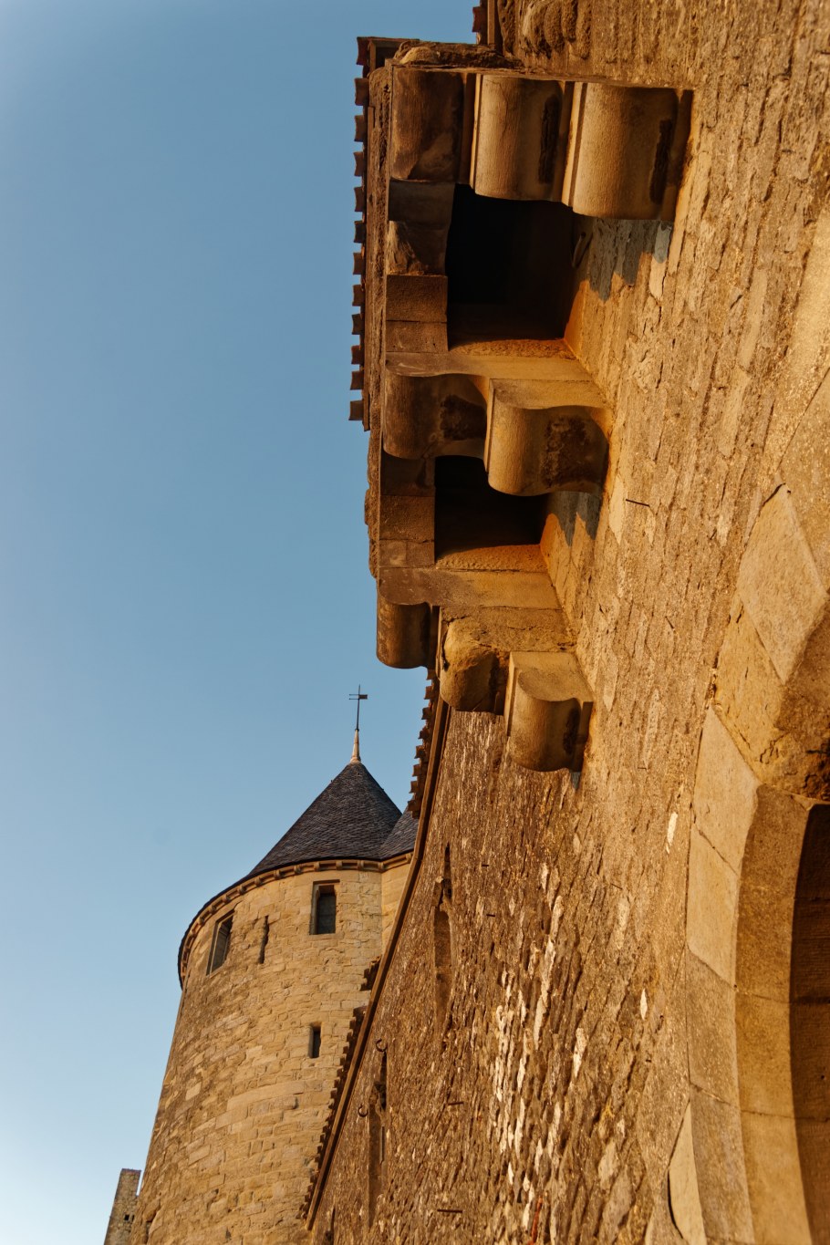 Бойница на стене хамка