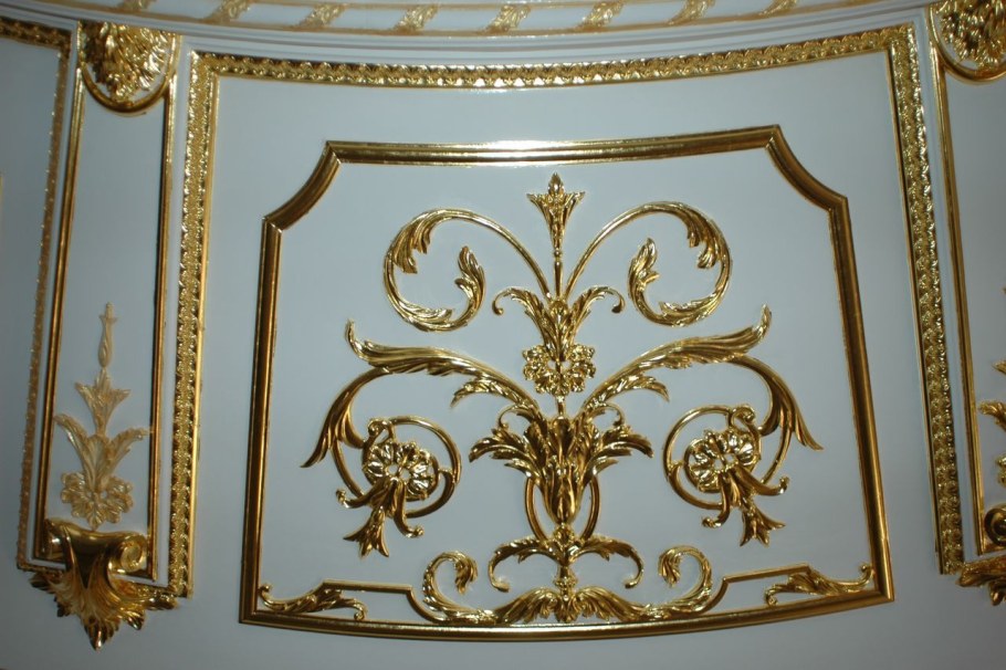 Лепка с позолотой отделка