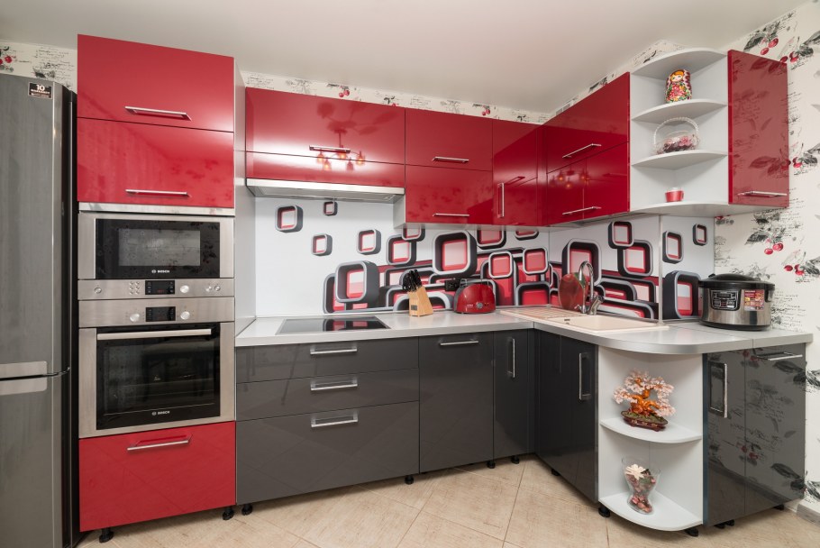 Угловая кухня из пластика красно черные