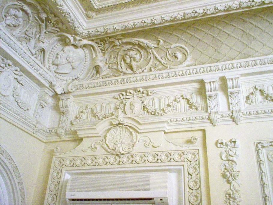 Лепнина гипсовая Петергоф дворец