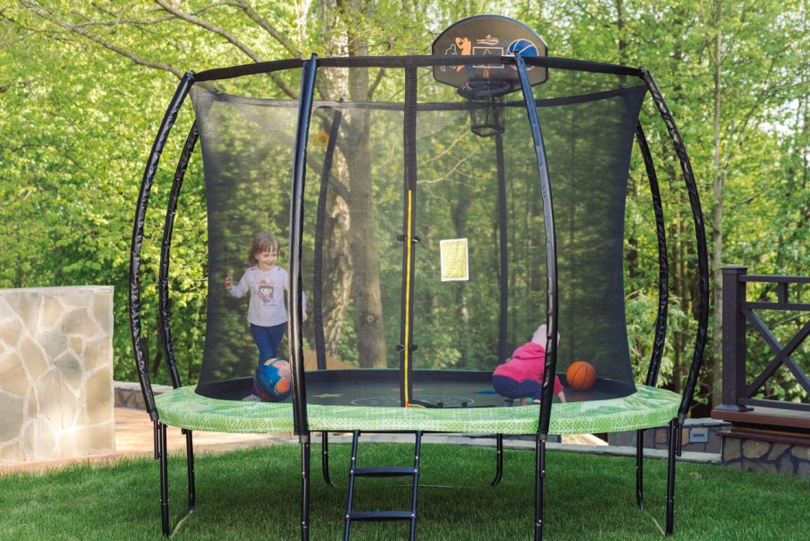 Дачные детские площадки с батутом