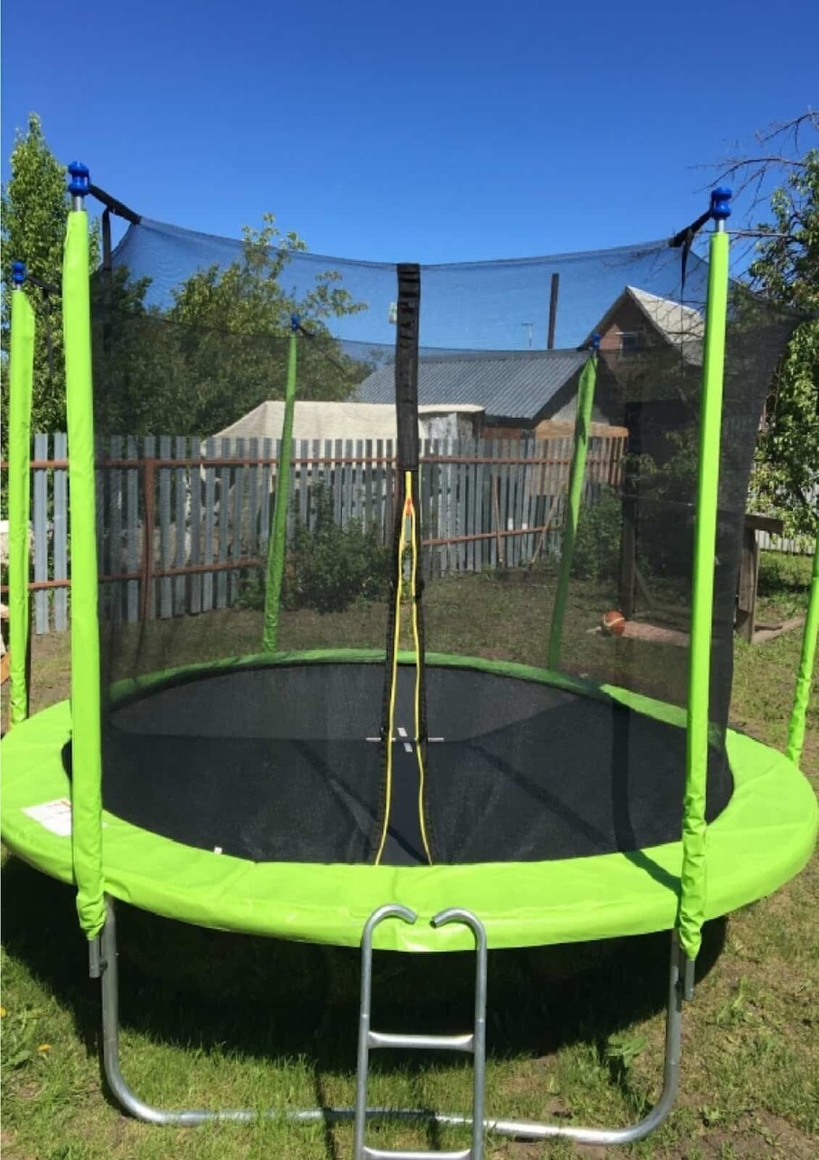 Батуты на красивой даче