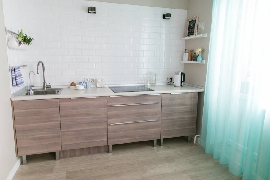 Кухонный гарнитур без верхних шкафов