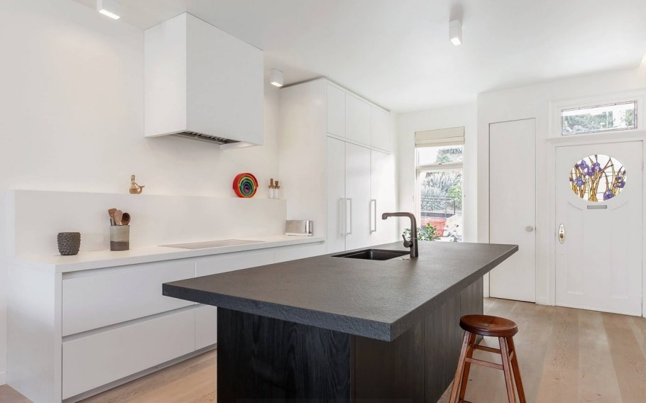 Кухонный гарнитур без навесных полок