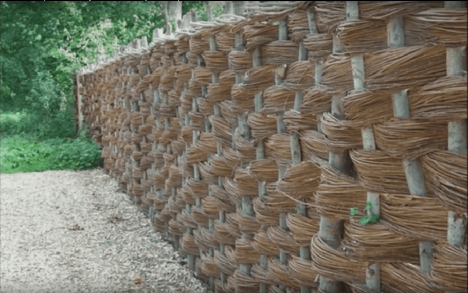 Необычный забор