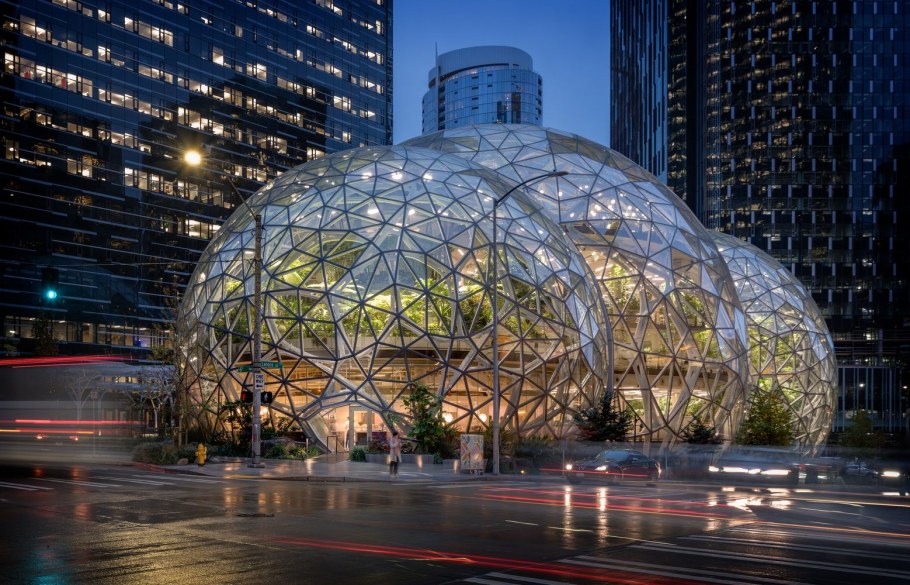 Здание Амазон в Сиэтле