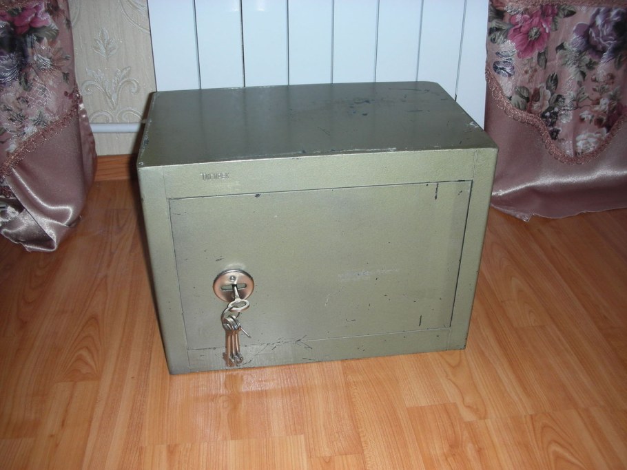 Сейф оружейный 1989 года