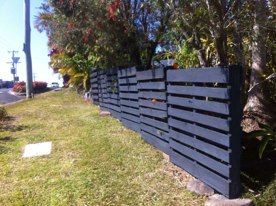 Заборчик из поддонов